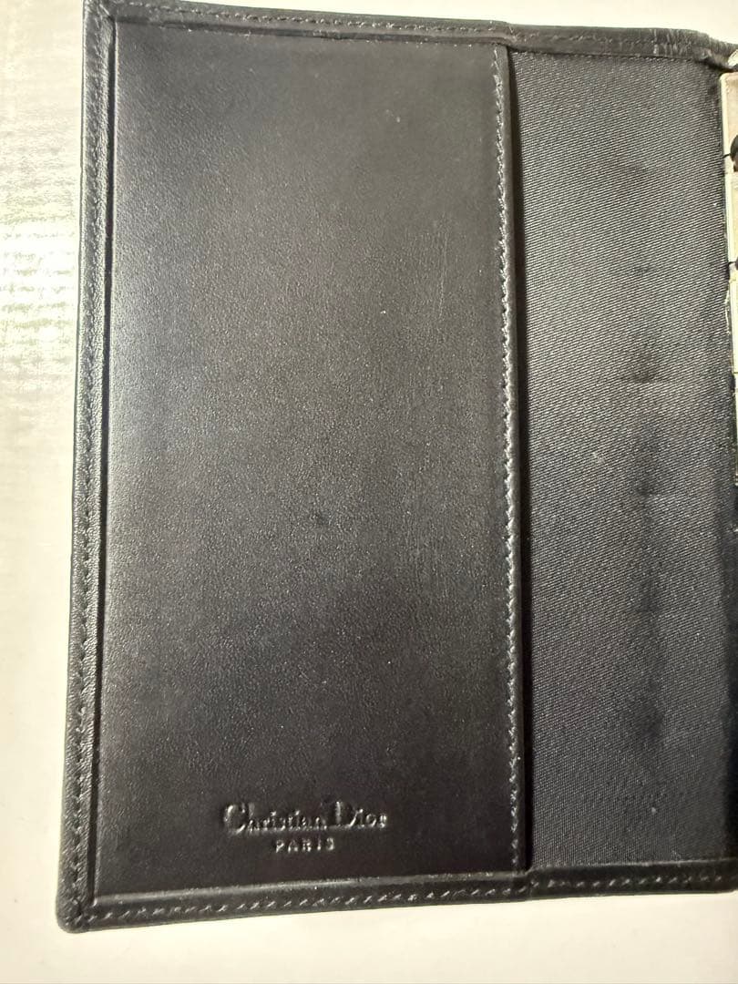 Dior 手帳カバー ロゴ入り 鍵付き