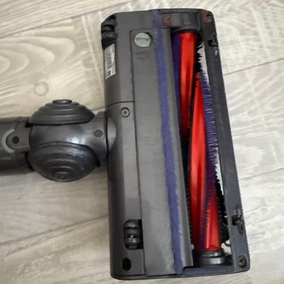 dyson スティッククリーナー 本体 壁掛け充電スタンド付き　V7 slim