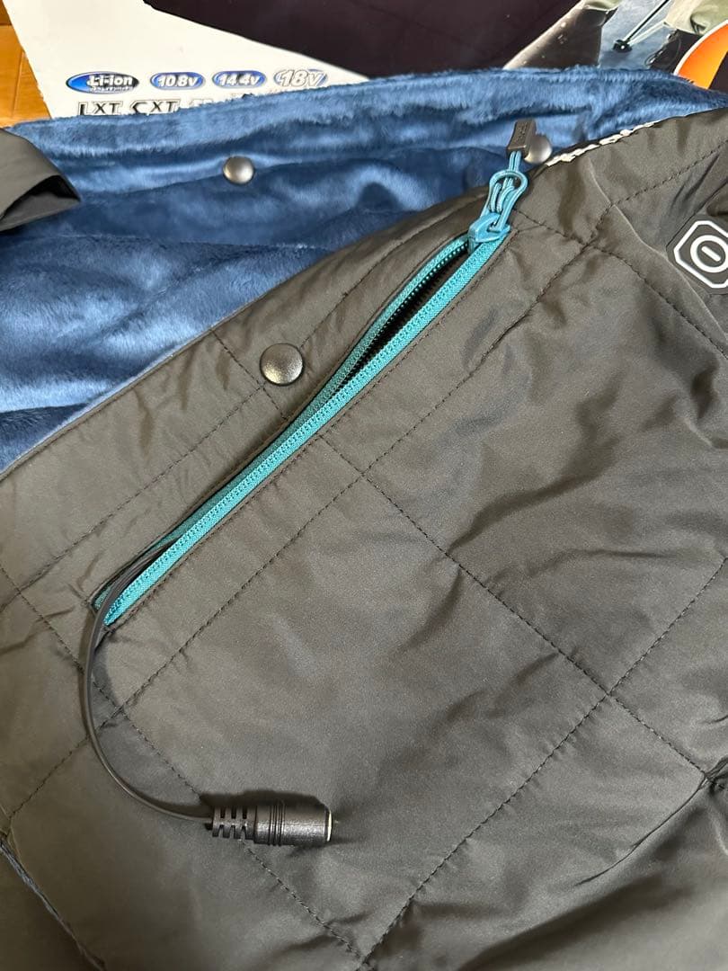 マキタ　充電式暖房ひざ掛け　cb200dbk バッテリーホルダ付き