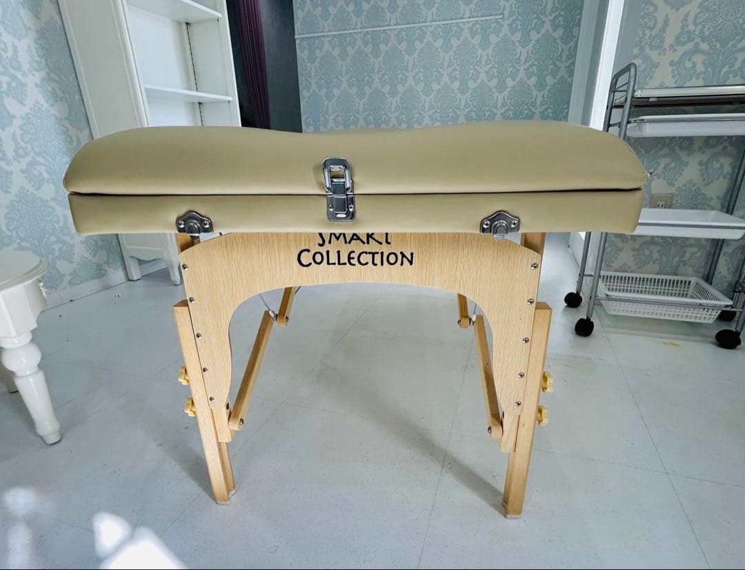 エステ マッサージ用　折りたたみベッド