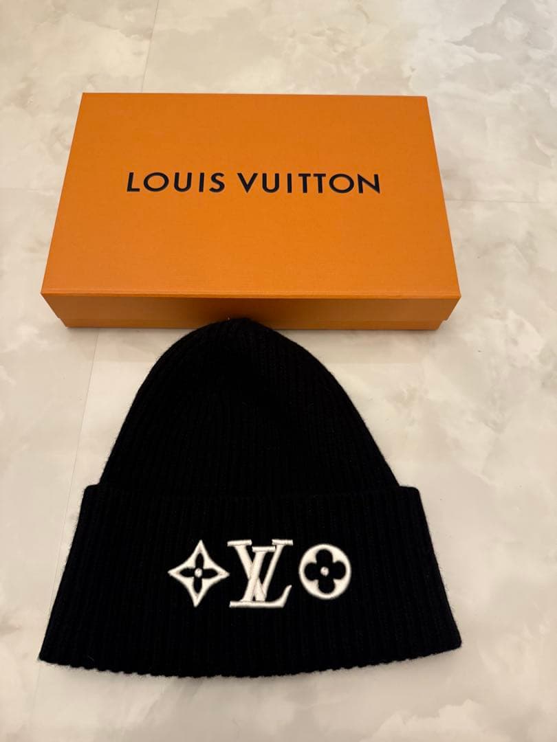 LOUIS VUITTON ブラックニット帽　ビーニー　黒白