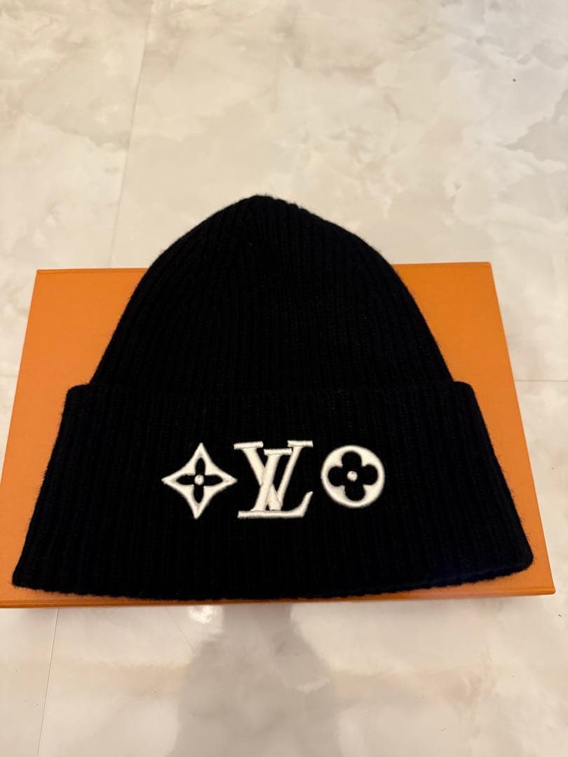 LOUIS VUITTON ブラックニット帽　ビーニー　黒白
