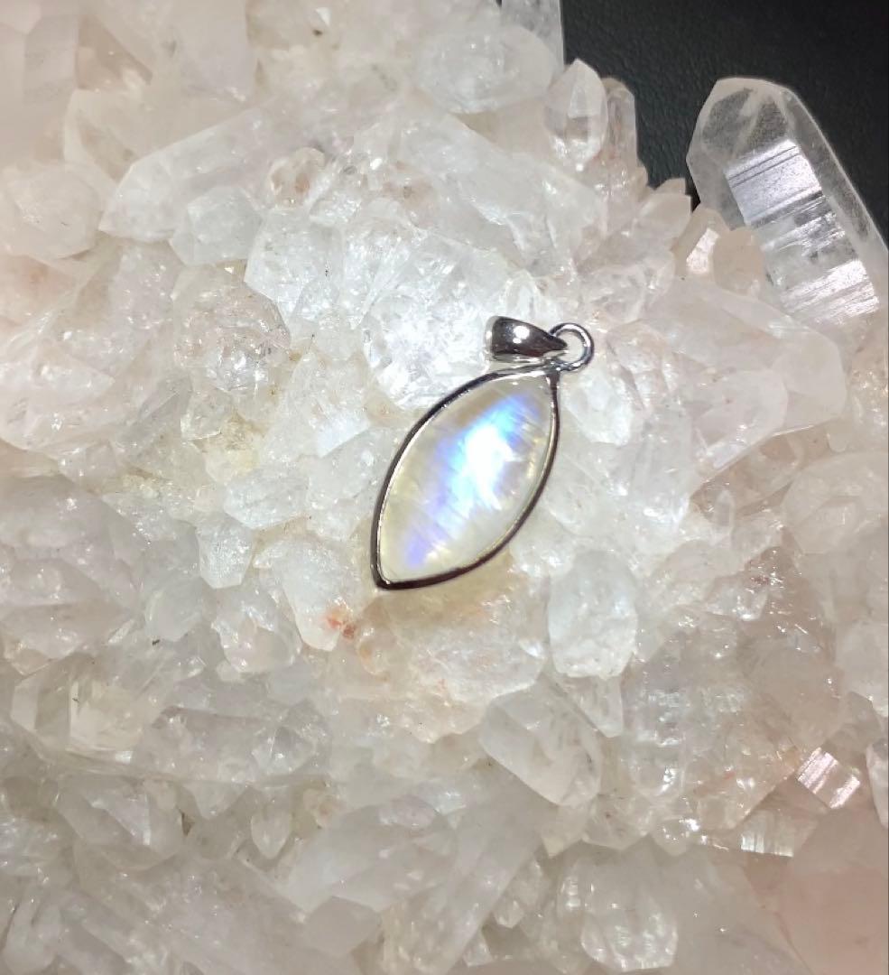⭐️eye様⭐️ 《ハイグレード》ホワイトラブラドライト　ペンダントトップ
