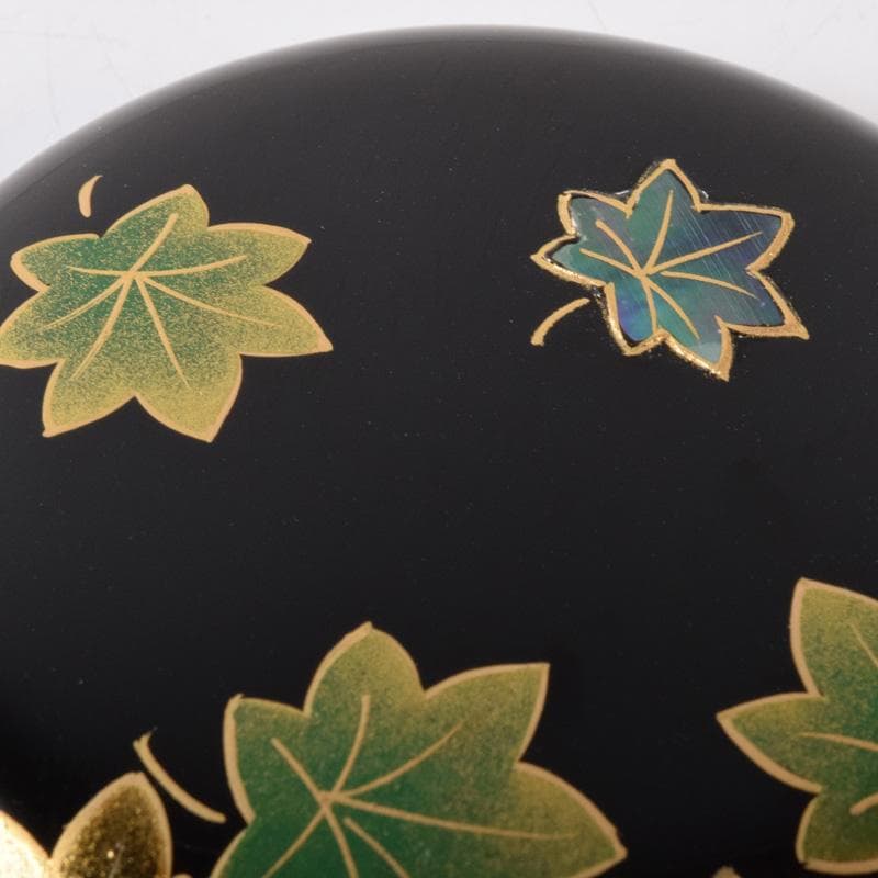 茶道具　蒔絵師　西村弘峰作　青楓螺鈿蒔絵　万寿形　香合　共箱　V　7699