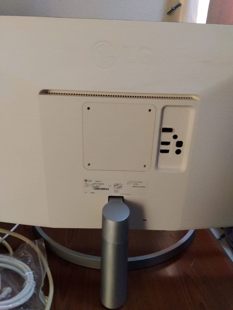 値下げ【未使用に近い美品】LG 4K 27UL500-W　２７インチモニター