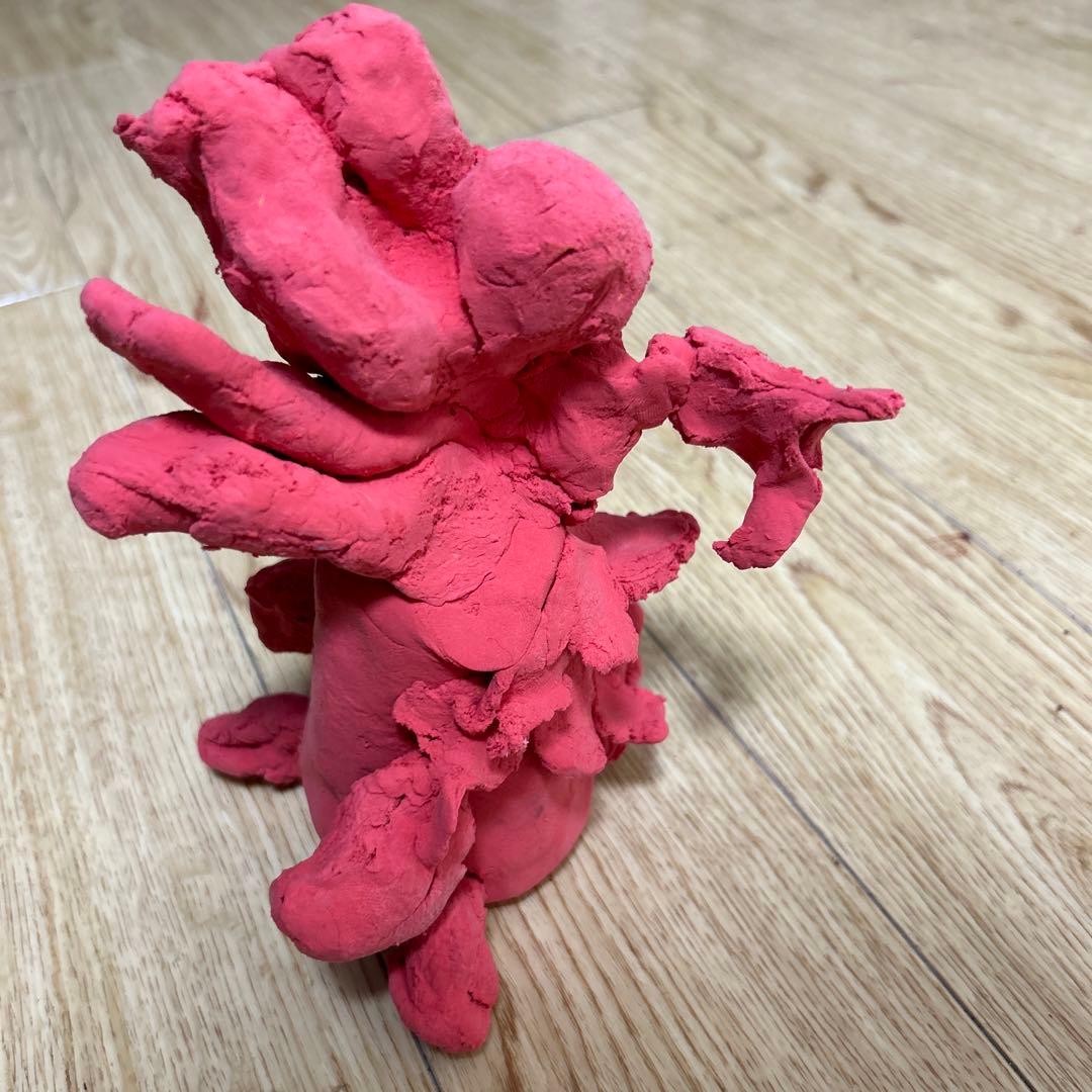 赤い粘土フィギュア