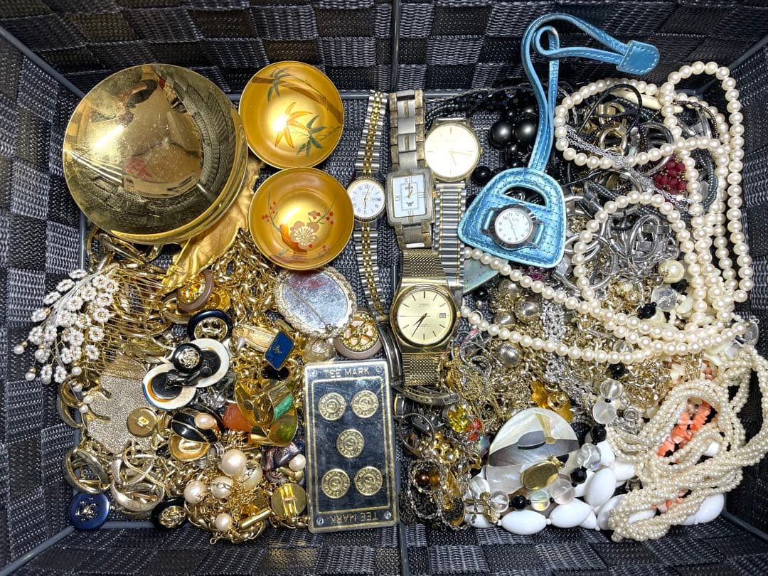 遺品整理品　アクセサリー　時計 1.9キロ超　②