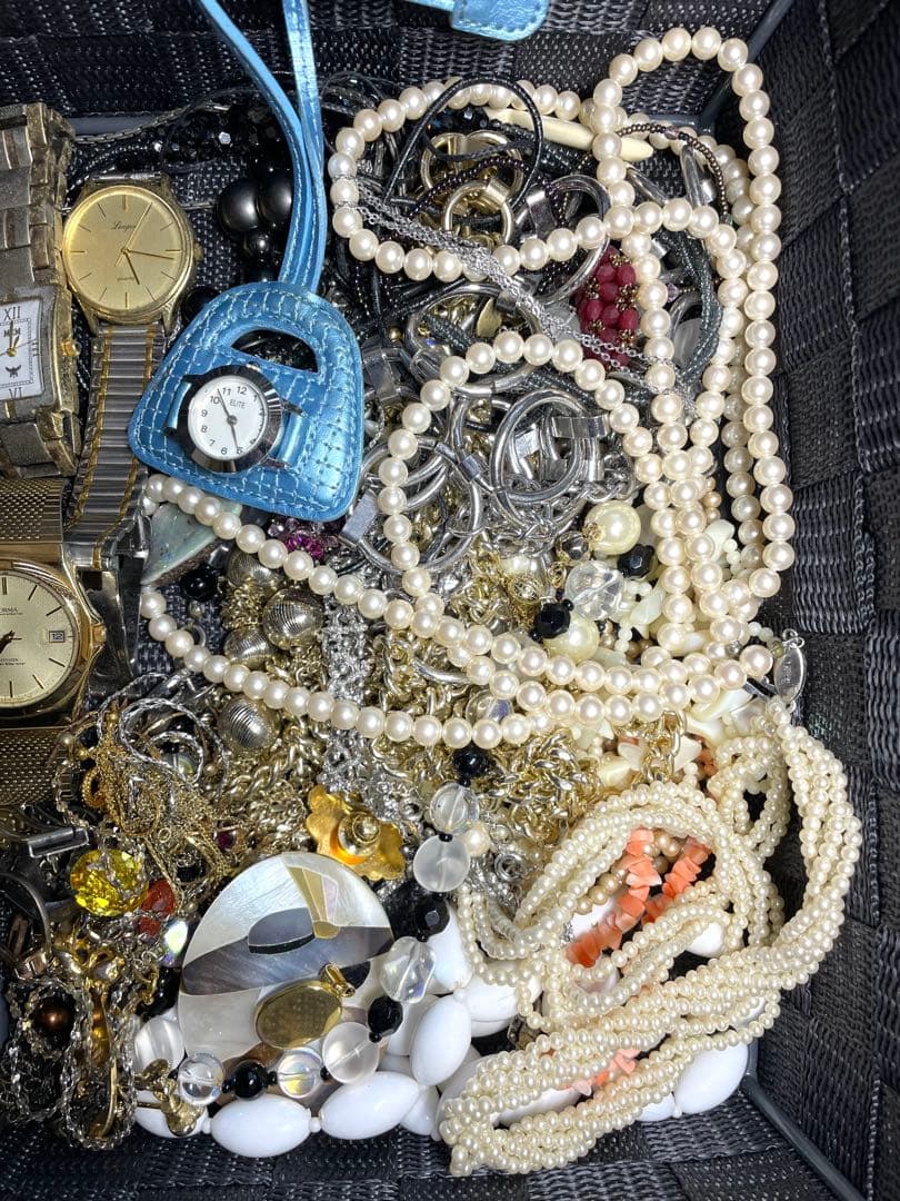 遺品整理品　アクセサリー　時計 1.9キロ超　②