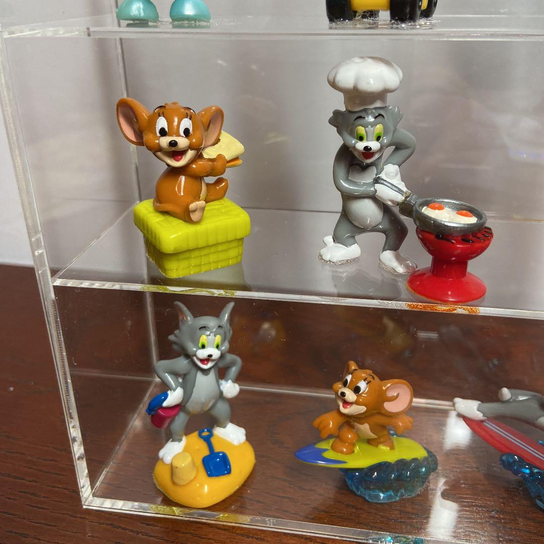 キンダーサプライズおもちゃ12個アクリルケース入り