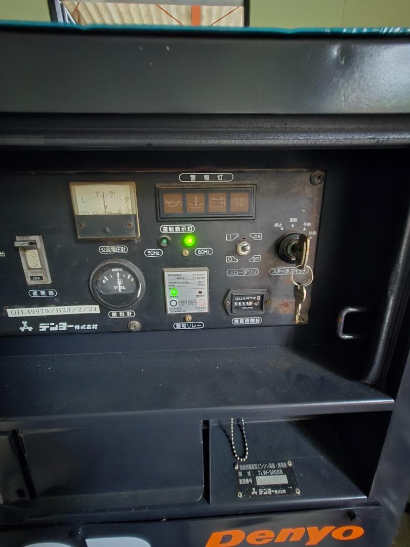 動作品 デンヨー 極超低騒音型 防音型ディーゼル溶接発電機 TLW-300SB