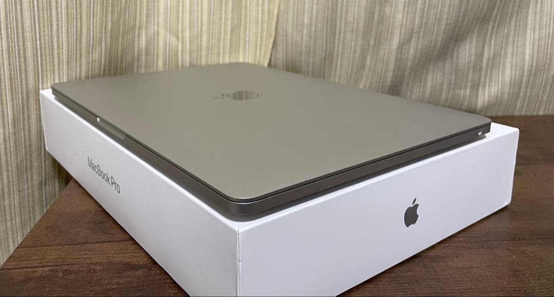 美品 MacBook Pro 2020 13インチ TouchBar 付き