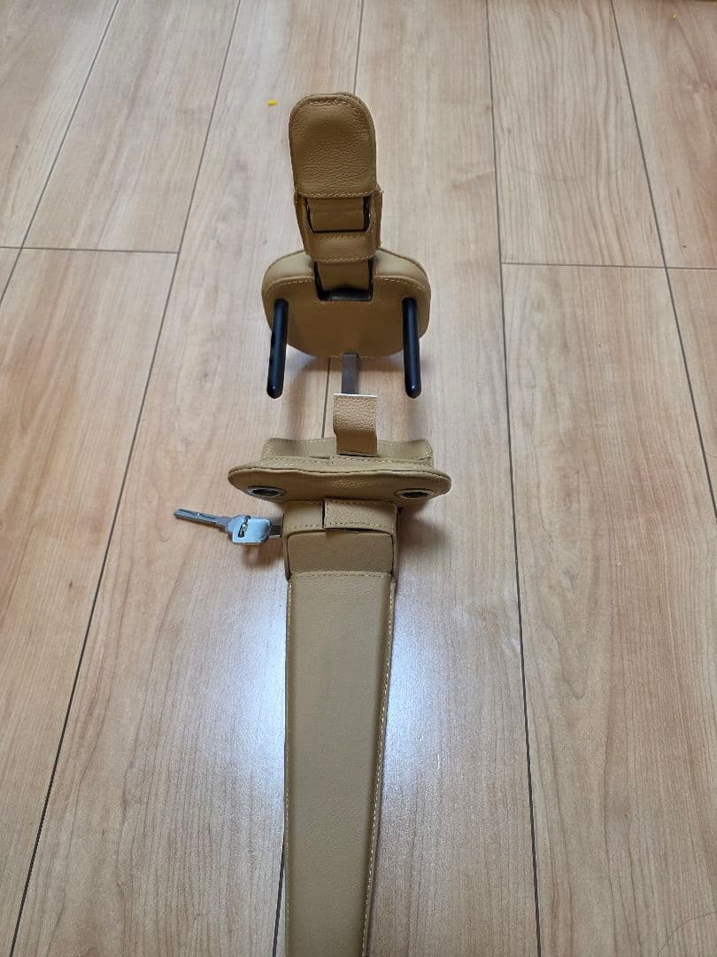 TOM'S ステアリングロック ベージュ 鍵付き