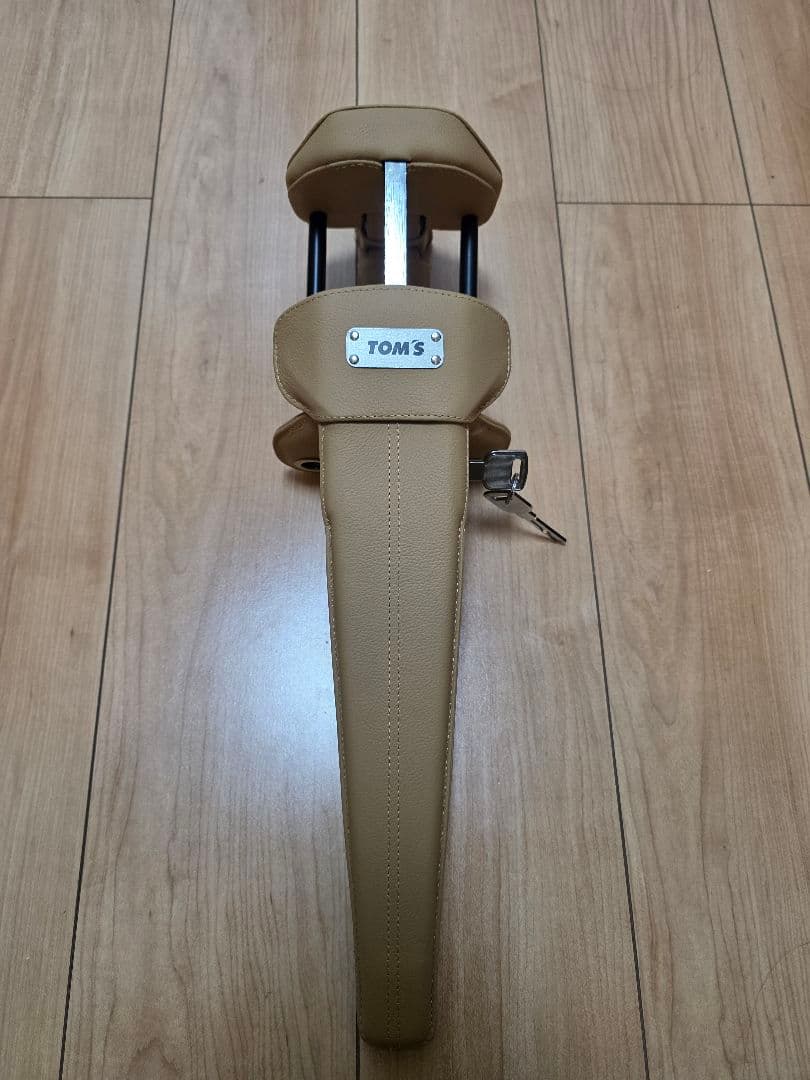 TOM'S ステアリングロック ベージュ 鍵付き