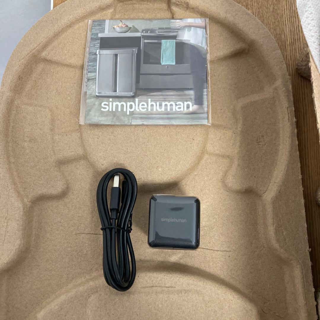 simplehuman センサー ミラー 5倍拡大　ミラーフチ部分に黒い線有り