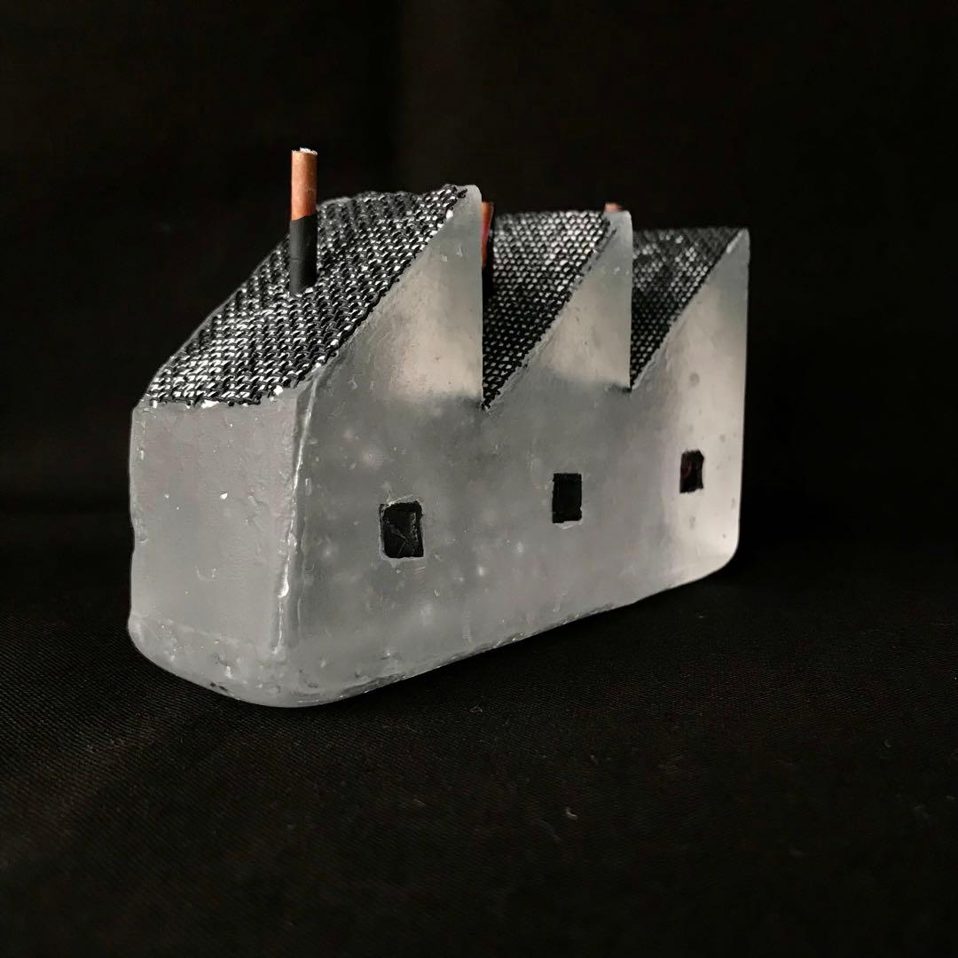 ガラス作家　佐伯泰典作　「夢工場　囚われた想い」