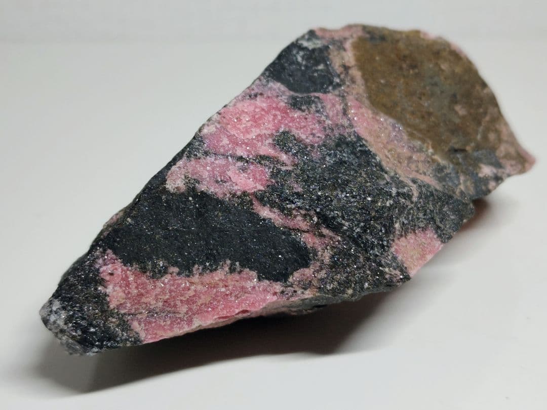 ロードナイト 786g バラ輝石 原石 鑑賞石 自然石 誕生石 鉱物 鉱石 水石