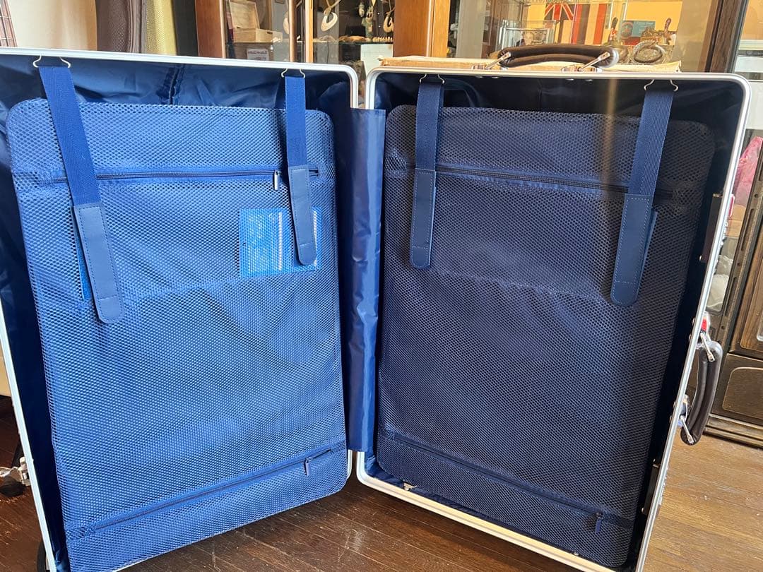 シルバーキャリーケース アルミ製 4輪　Lサイズ