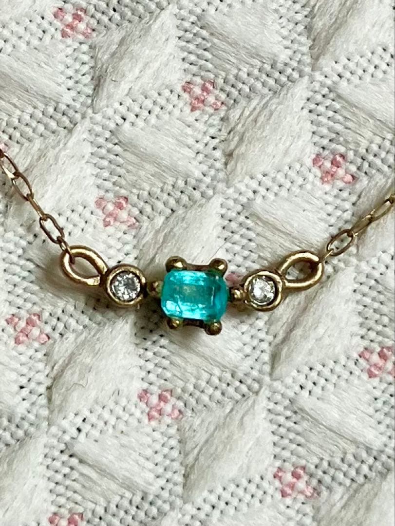 K10YG＊とてもかわいいパライバトルマリン＆ダイヤの両吊りネックレスです