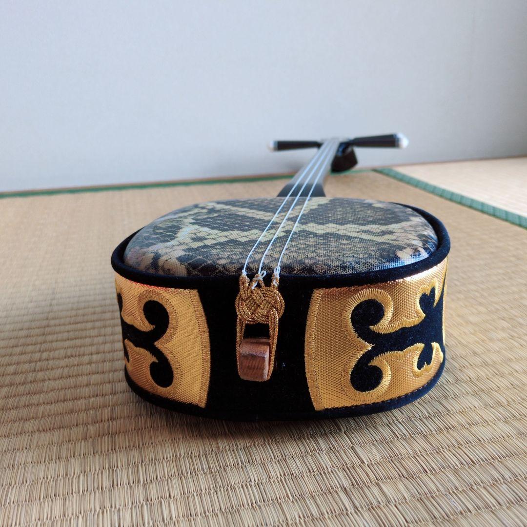 沖縄三線 人工革ヘビ柄 ケース・チューナー付き　ジャンク