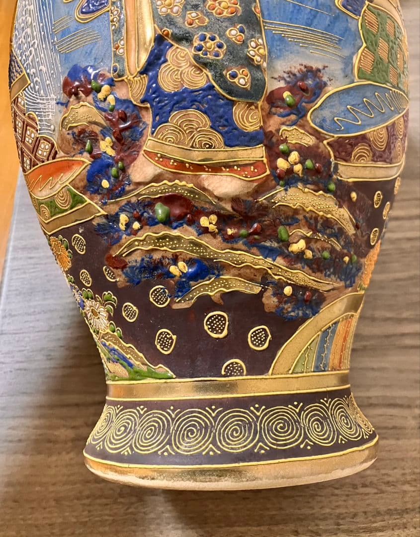 薩摩焼 金襴手 羅漢・観音図 大型壺 アンティーク美術品