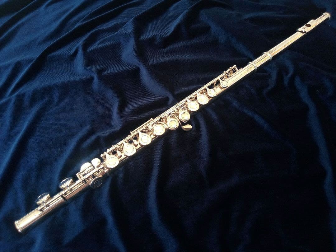 ♦最終価格♦ほぼ未使用♦後期モデル♦リップ銀♦ヤマハフルートYFL211PS