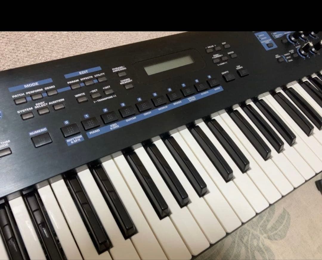 ROLAND JUNO-D シンセサイザー　61鍵