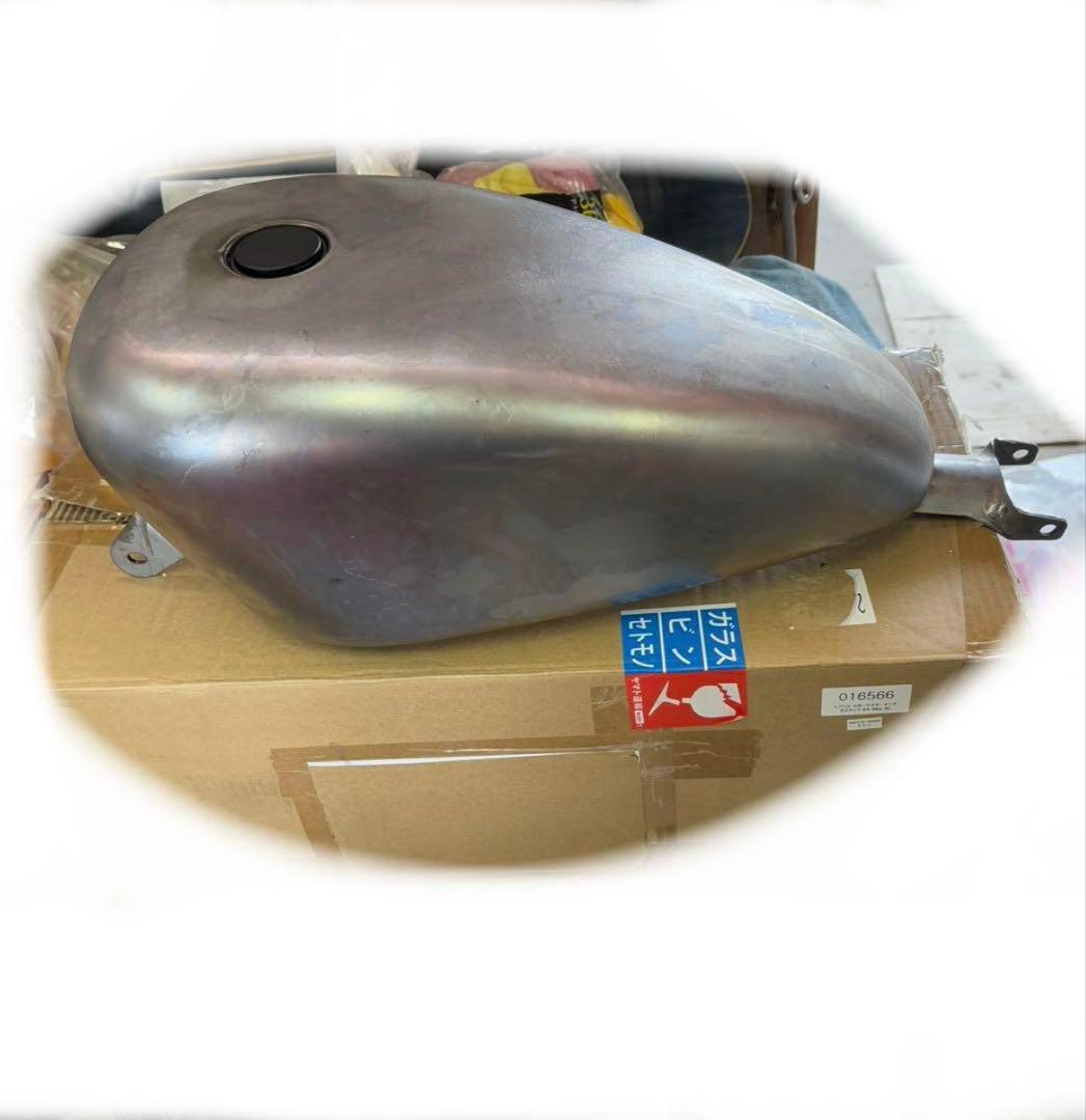 スポーツスター　04〜06 キングガスタンク　新品未使用未塗装　xl1200