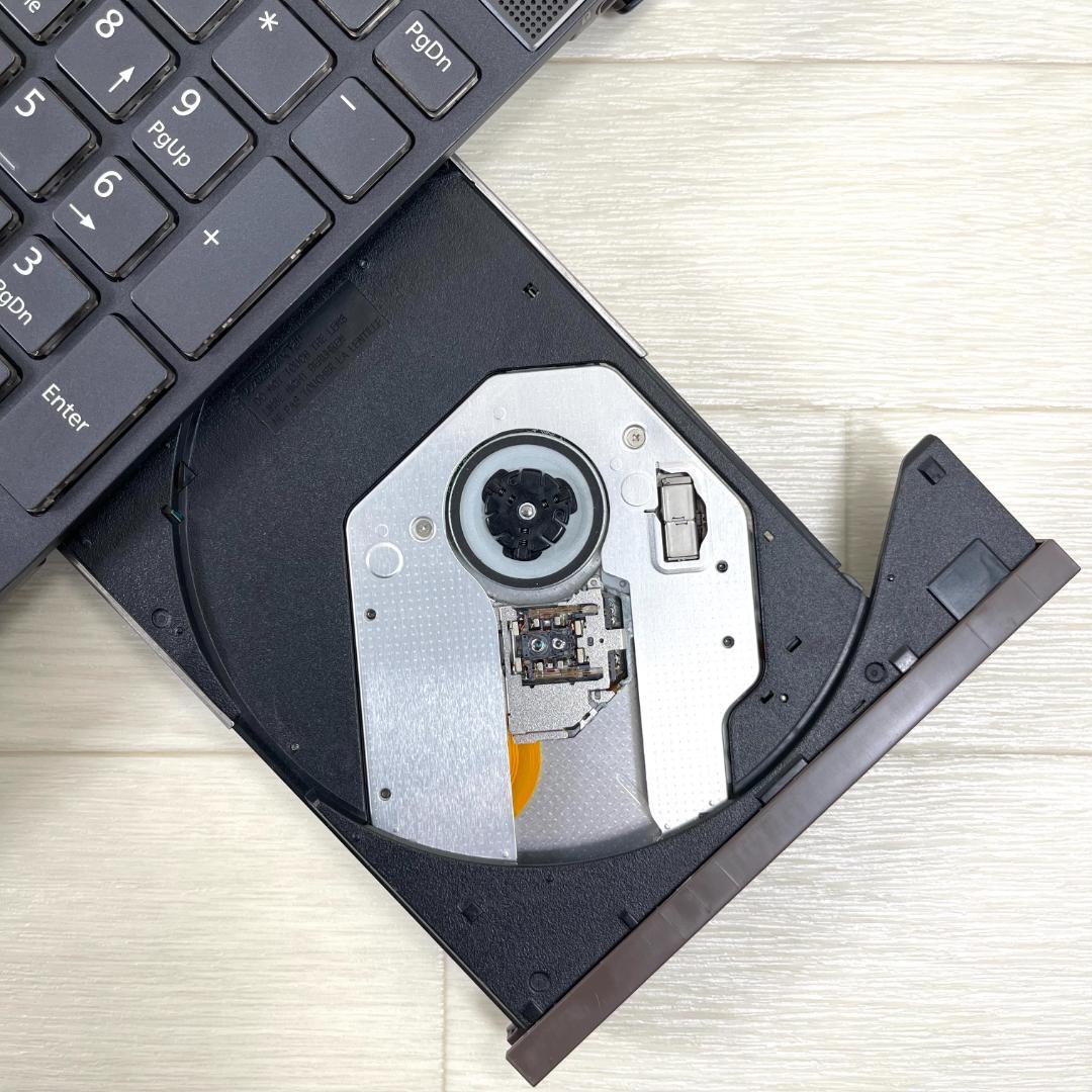 富士通 第8世代 i7 新品SSD512＋HDD メモリ16G ノートパソコン