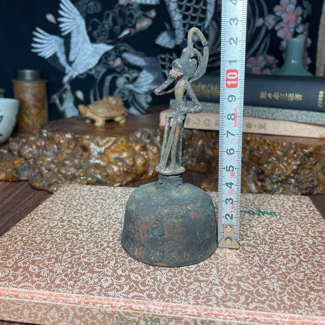 金属製 人形形状の鐘 ちいさな音が鳴るハンドベル 古道具 骨董