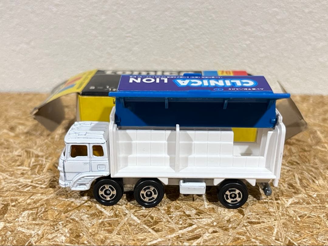 トミカ 日本製 黒箱 76-3 ふそう ウイングルーフトラック 試作品