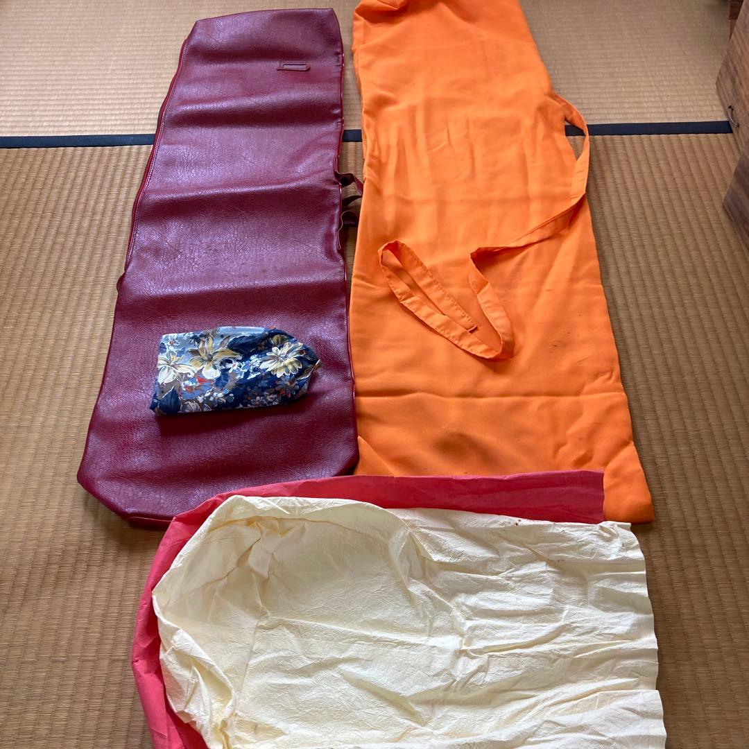 三味線1棹と収納用長袋、三味線の￼ソフトケース及び三味線2丁立箱1箱の4点セット