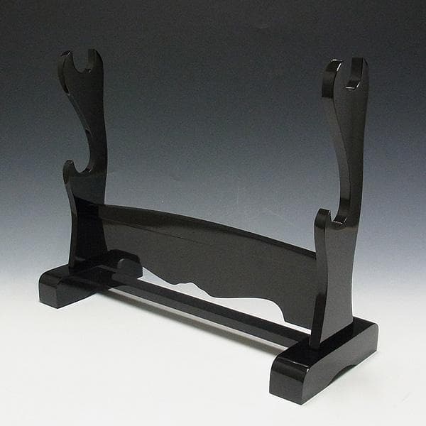 岐阜県関市製の模造刀 黒石目 大刀・小刀・刀掛け3点セットです。