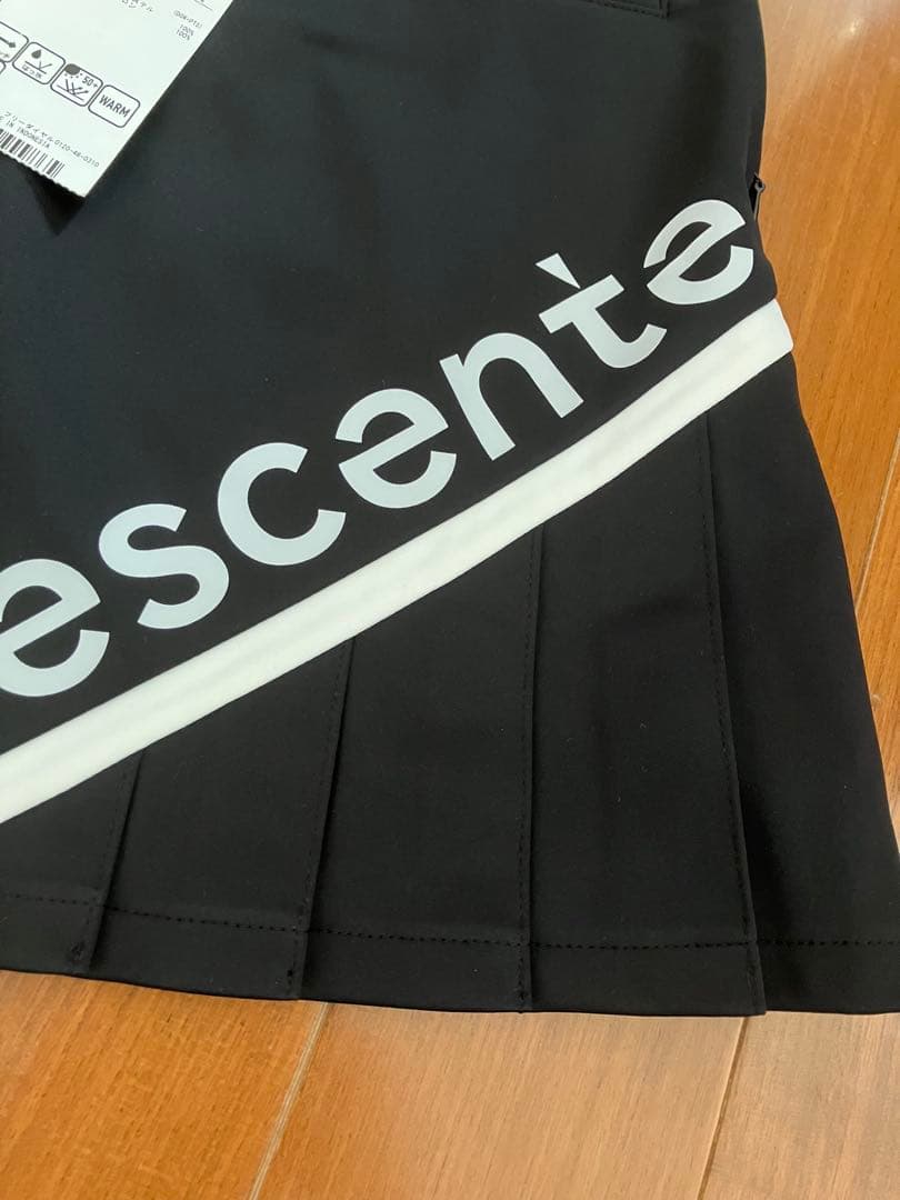 ⭐️タグ付き新品⭐️デサントゴルフ　裏起毛　撥水　防風　ボンディングプリーツスカート