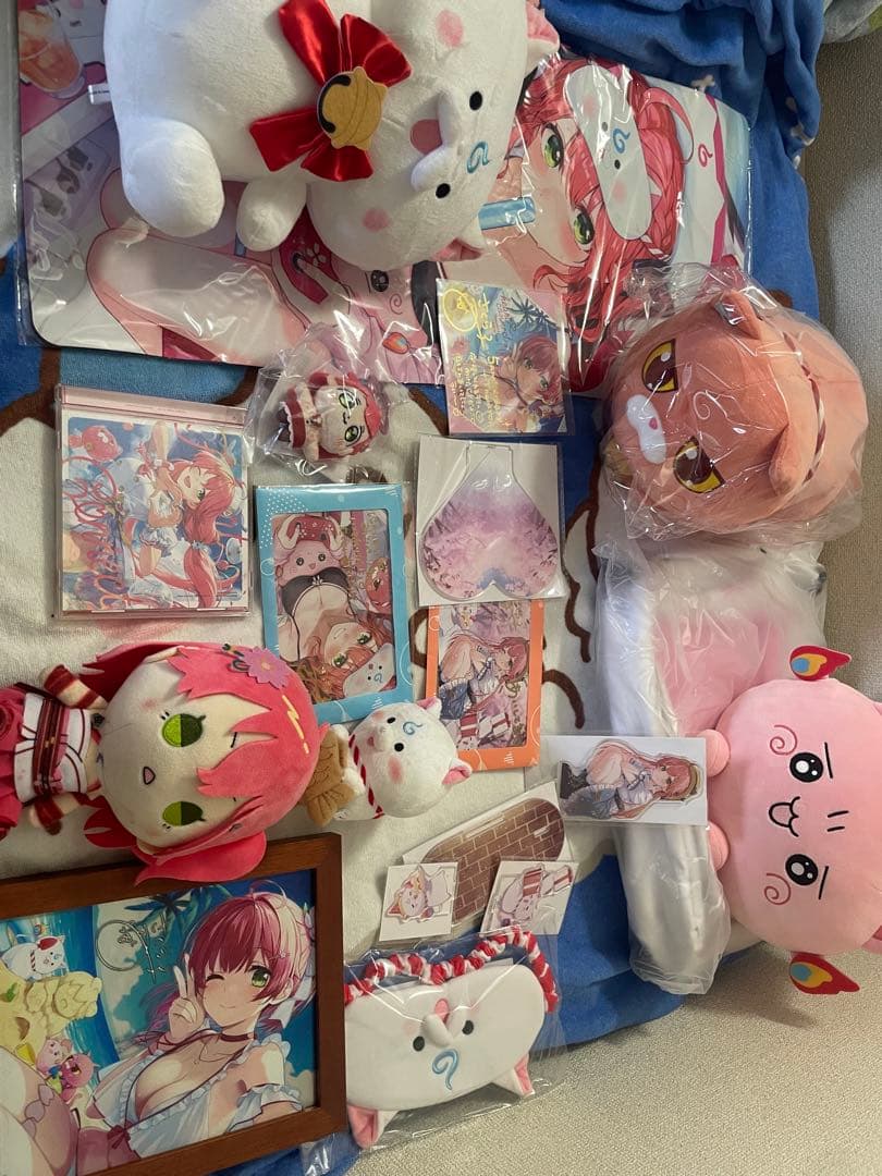 さくらみこ　色々なグッズだにぇ