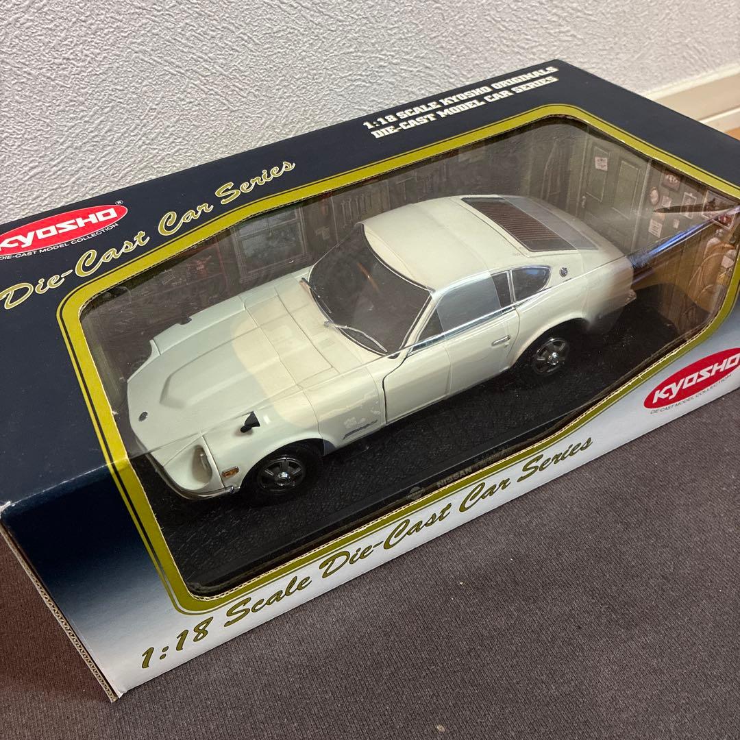 ニッサン　フェアレディ　Z－L（S30） （1/18スケール 8211W）