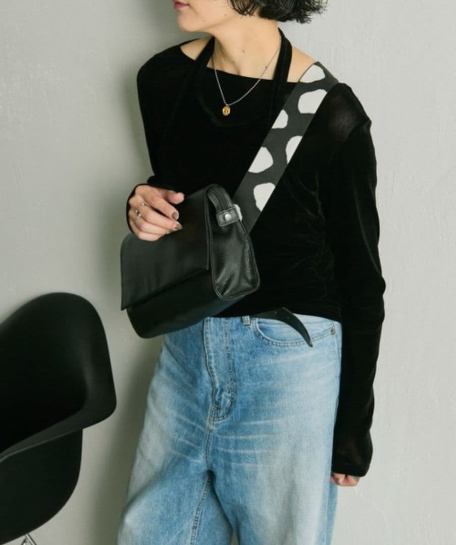 美品✨️イアパピヨネ ワイドテープショルダーバッグ ボディバッグ　黒