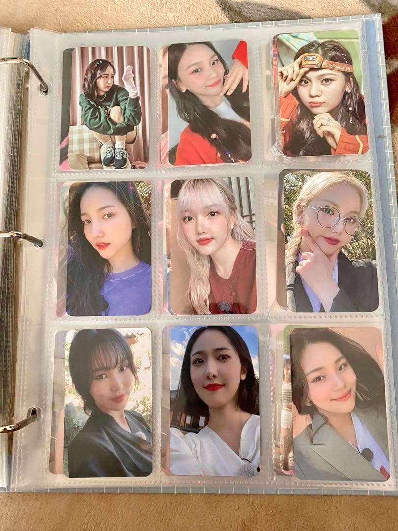 GFRIEND公式フォトカードバインダー&トレカ&グッズセット。
