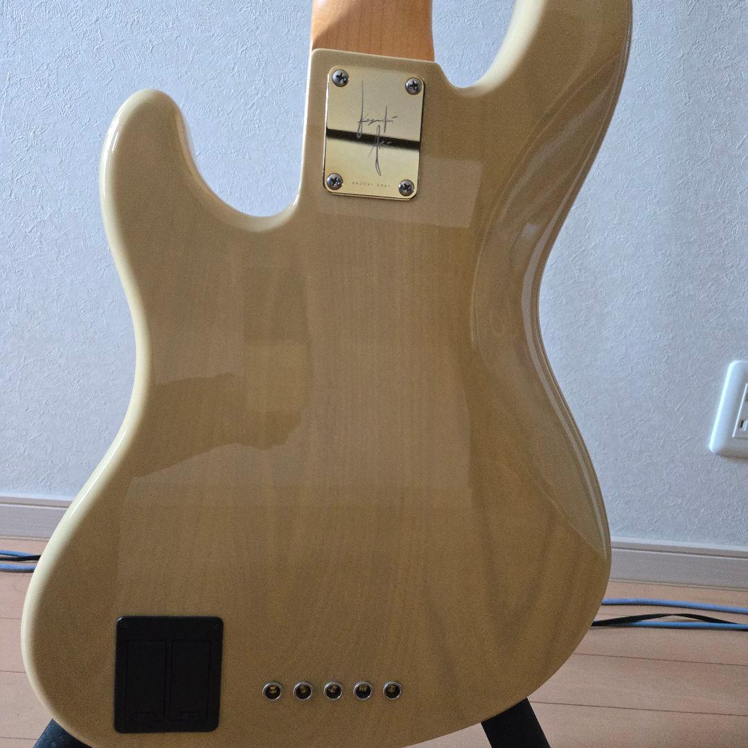 Deluxe Jazz Bass® V, Kazuki Arai Edition