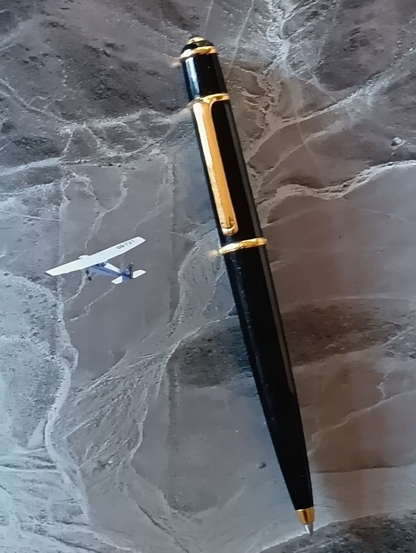 カルチェボールペン