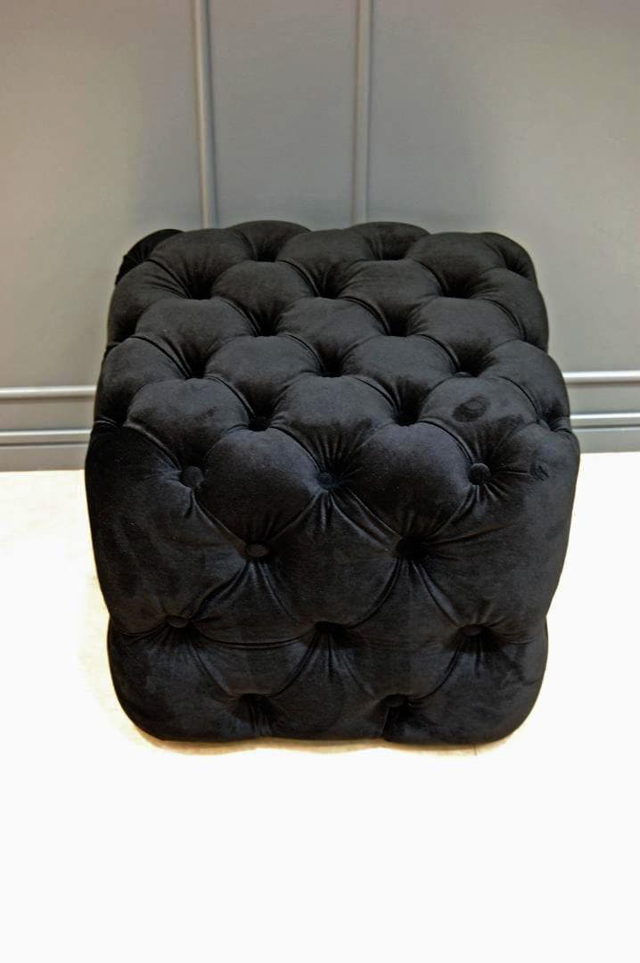 ボタン締めスツール チェスターフィールド モケット オットマン ブラック