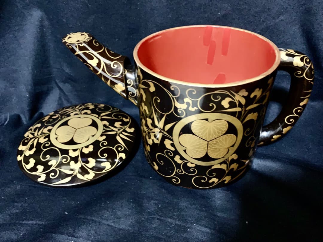 徳川三ツ葉葵紋　金蒔絵水差し