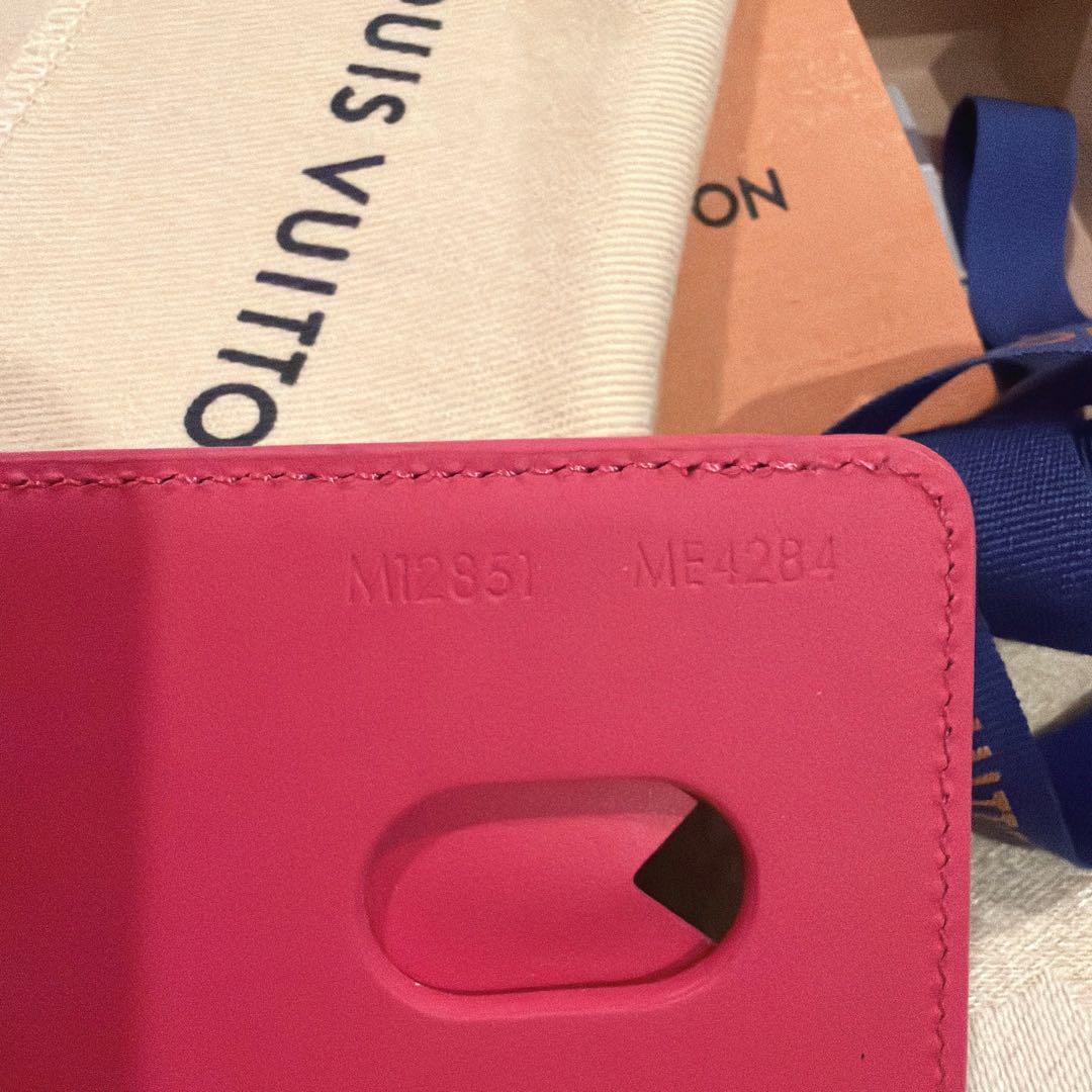 ほぼ新品　ヴィトン iPhone ポルトカルトマグネット