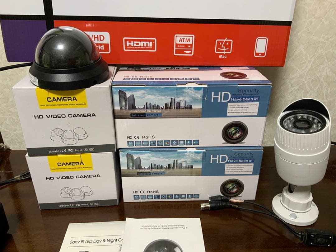 防犯カメラセット、レコーダー、室内用カメラ２台、屋外用カメラ２台、送料込みです。