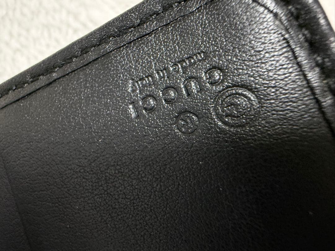 未使用GUCCI 二つ折り財布 ロゴプレート マイクロGG シマレザー 黒