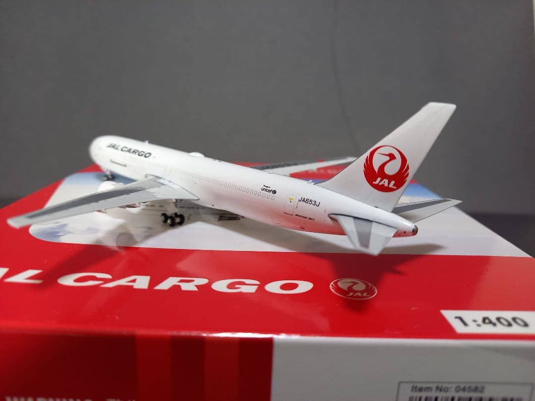 航空機・ヘリコプター JAL CARGO Boeing 767-346ER(BCF) 1:400
