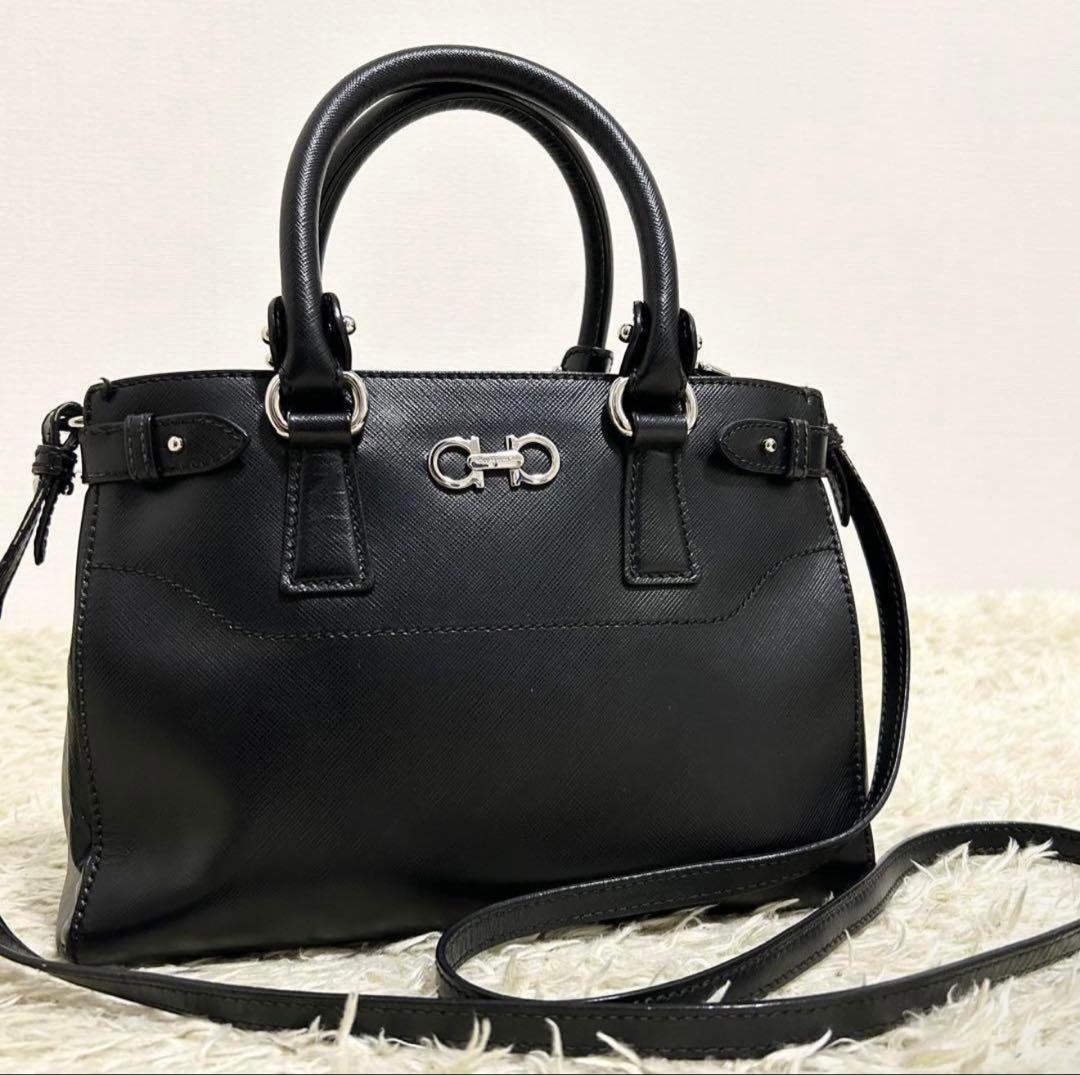 近年モデル フェラガモ ハンドバッグ 2way ガンチーニ サフィアーノレザー