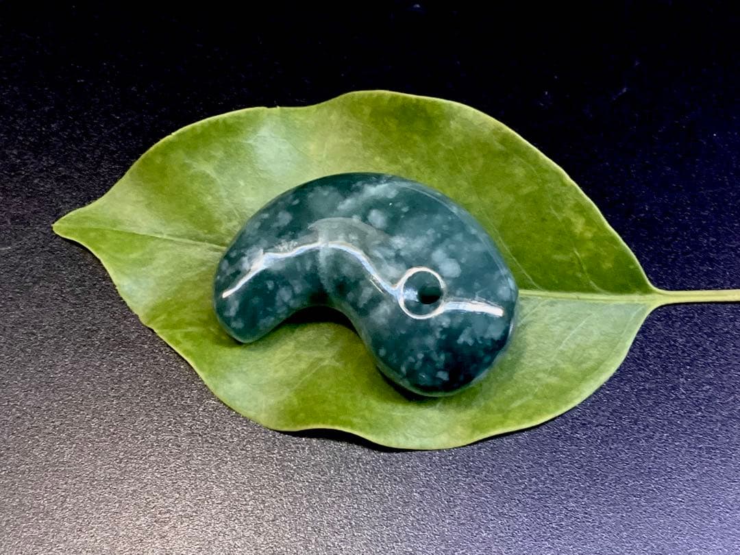 ✳premiumシリーズ　珍‼️希少吉兆雪輪文様 糸魚川青翡翠入りコン沢　鑑別書付