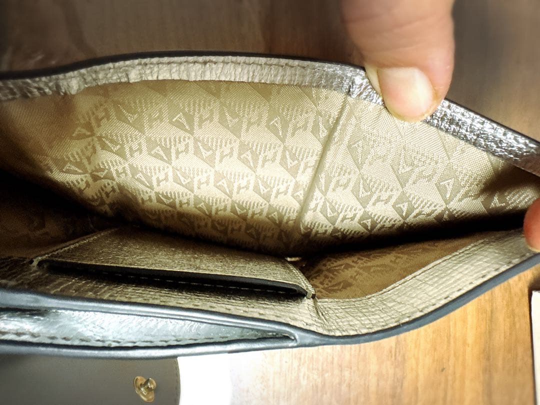 とうぶん最終値下げ　ANYA 3つ折り財布 シルバー