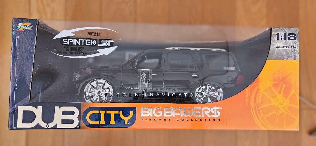 ミニカー DUB CITY Lincoln Navigator 1:18