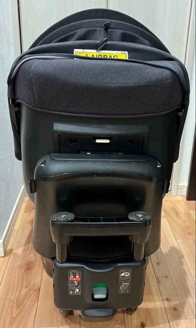 グレー チャイルドシート　エールべべ　クルットNT2